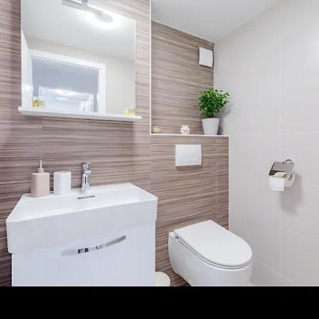 Mia - Two Bedroom Split